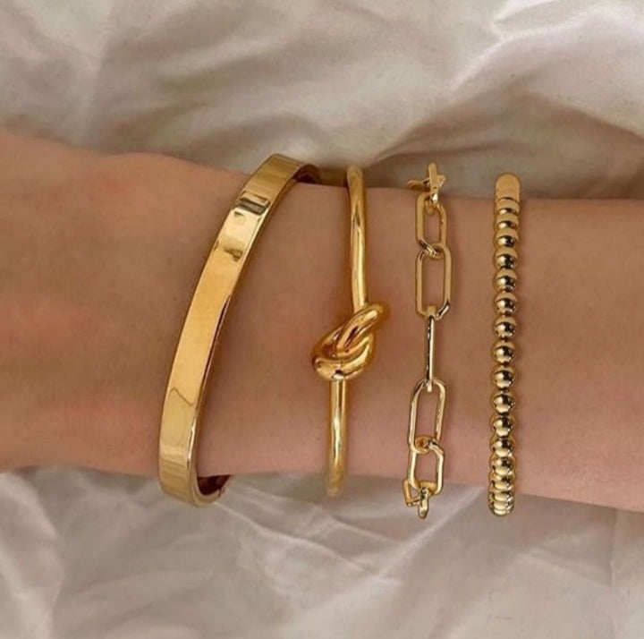 Gold-Tone Bangle Set (4 Pcs)